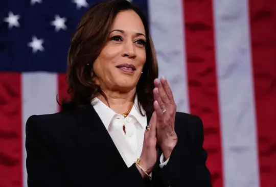 Kamala sorprende en la sede demócrata para animar a votantes