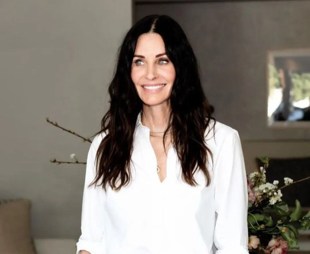 Ahora tiene 60 años y es madre de una hija llamada Coco. Ha trabajado como directora de la serie 'Cougar Town' y ha participado en las secuelas de 'Scream'.