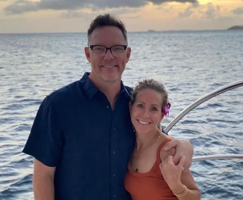 Ahora tiene 54 años, es padre de tres hijos y ha trabajado en películas como 'Él es así' y 'Scream 5'. Es más conocido por su papel de Shaggy en 'Scooby-Doo'.