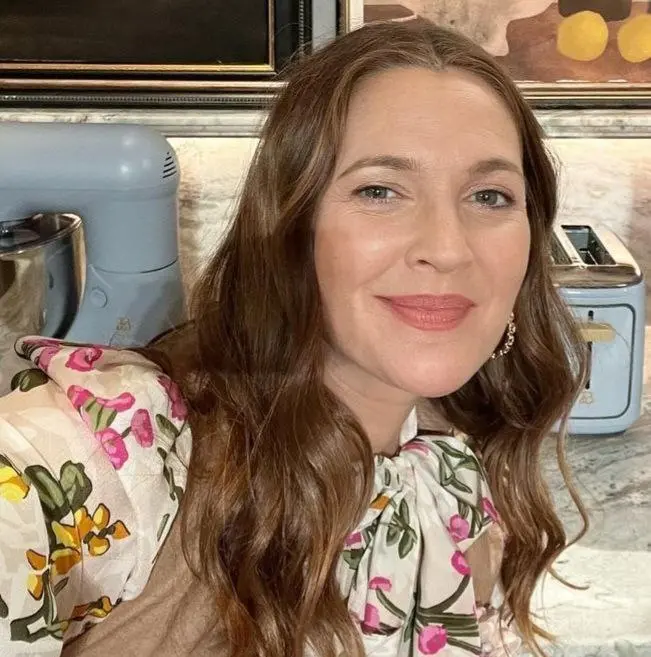 Ahora tiene 49 años y es madre de dos hijas. Ha trabajado en películas como 'Ángeles de Charlie' y 'La doble'.<br>