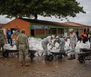 Huracán Rafael cambió de trayectoria y pone en alerta máxima a México
