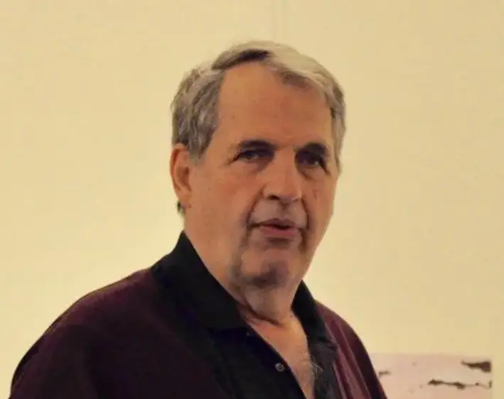 Ahora tiene 64 años y se ha desempeñado como actor en obras de teatro.<br>