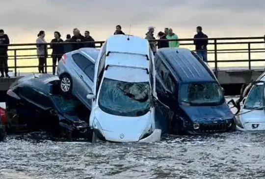 Violenta inundación arrastra decenas de coches en Girona