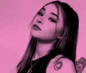 Agresor de Melanie la habría visitado en el hospital: Quería darle un beso en la mejilla