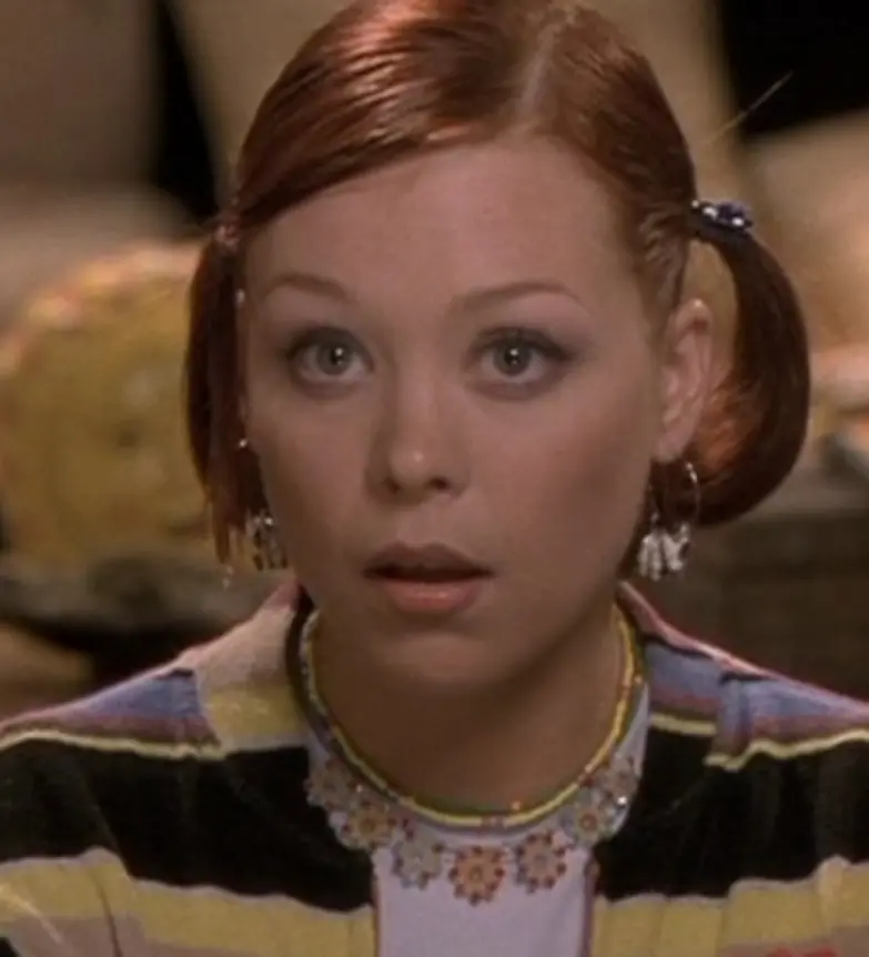 Alexandra Holden interpret&oacute; a Lulu, una de las amigas de Jessica.