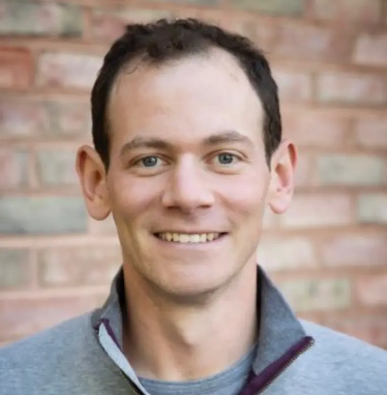 Ahora tiene 34 a&ntilde;os y se encuentra alejado de la actuaci&oacute;n.