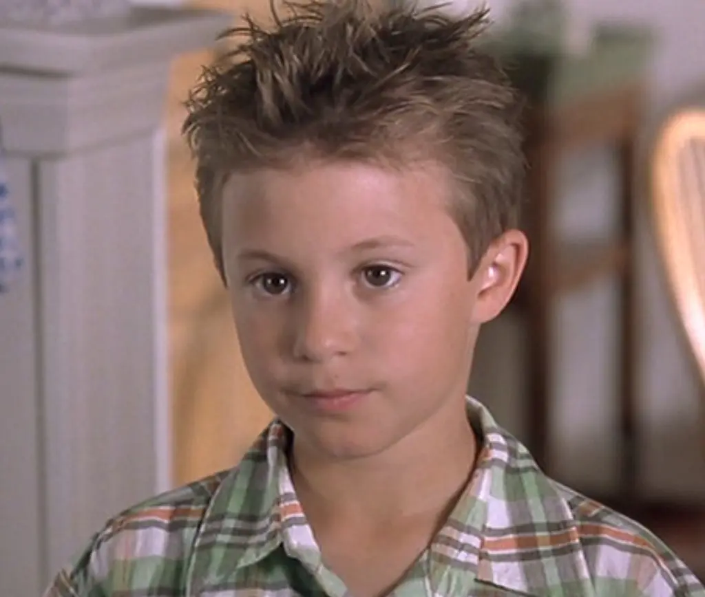 Matt Weinberg interpret&oacute; a Booger, el hermano de Jessica.