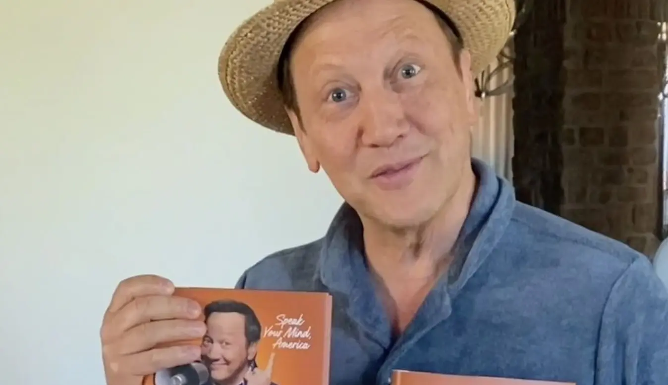 Ahora tiene 61 a&ntilde;os y est&aacute; casado con la productora mexicana Patricia Azarcoya. Ha trabajado en otras pel&iacute;culas como 'Sandy Wexler' y 'Son como ni&ntilde;os 2'.