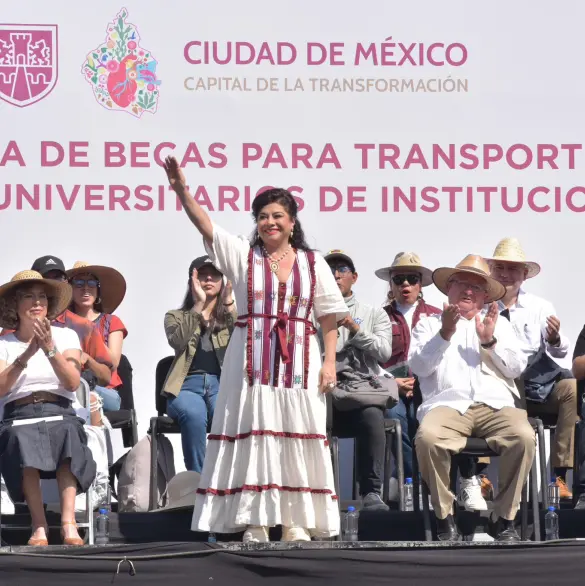 Clara Brugada lanza beca universal de transporte para universitarios
