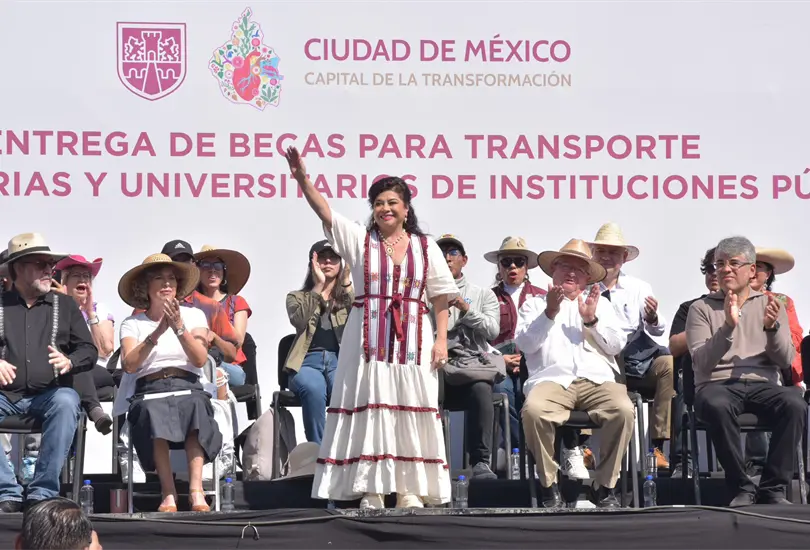 Clara Brugada lanza beca para universitarios