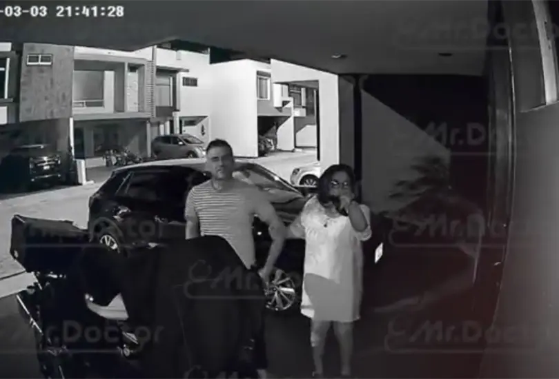 Cote obliga a su psiquiatra a presentarse como su pareja