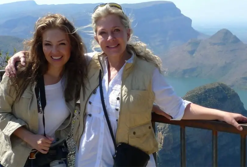Thal&iacute;a se despide de Ernestina Sodi en el Pante&oacute;n Franc&eacute;s