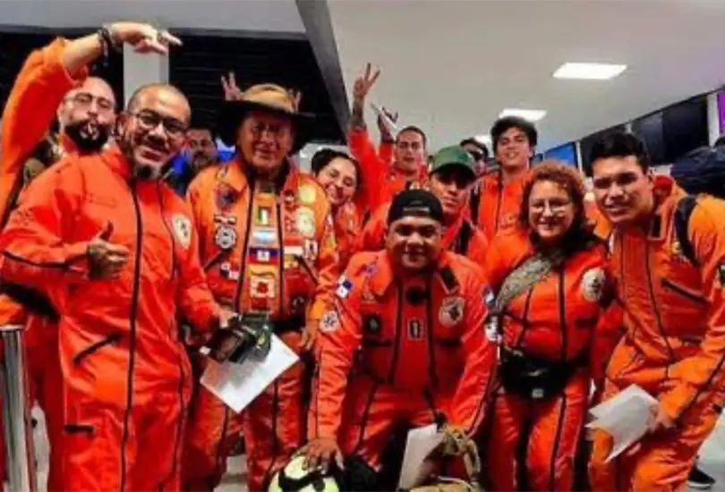 Los Topos mexicanos reciben aplausos por su apoyo en Valencia