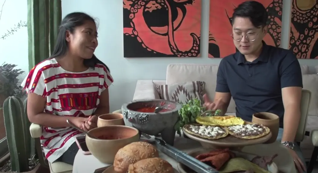 En algunas colaboraciones con otros youtubers, Yalitza ha dejado ver más detalles de su hogar.