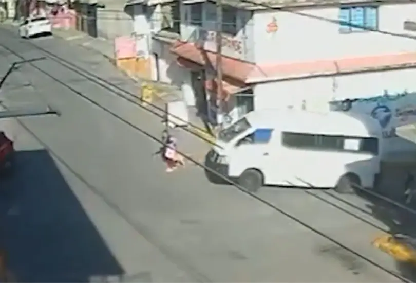 El hombre en lugar de detenerse sigui&oacute; adelante