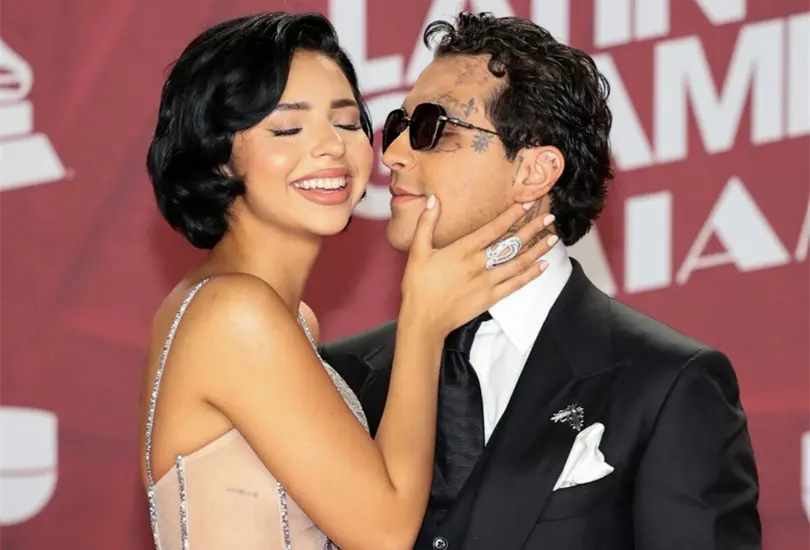 As&iacute; llegaron &Aacute;ngela Aguilar y Nodal a la alfombra de los Latin Grammy.