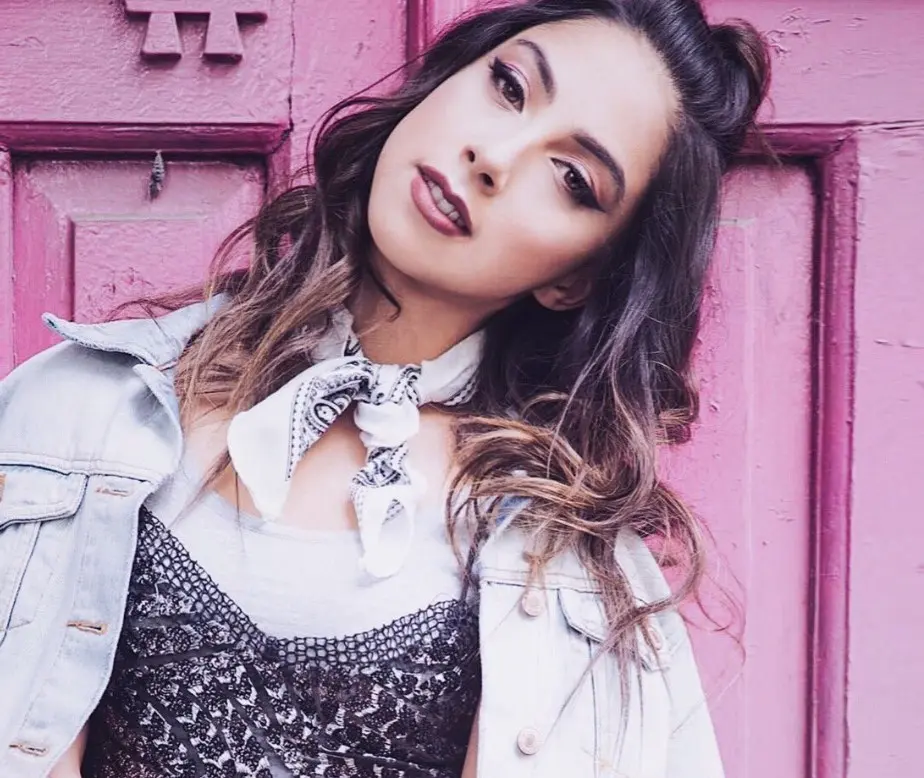 Mantiene un noviazgo con Christopher Den Uijl, quien se dedica a organizar festivales de m&uacute;sica.<br>