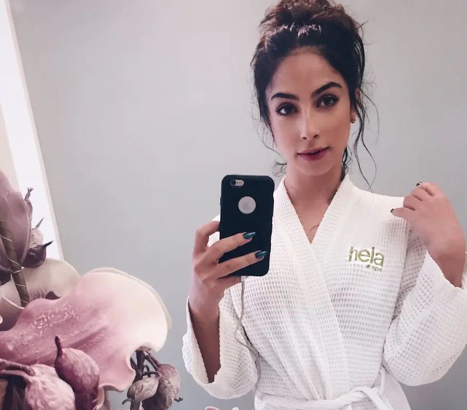 Suele presumir sus viajes por el mundo y los conciertos a los que asiste.<br>