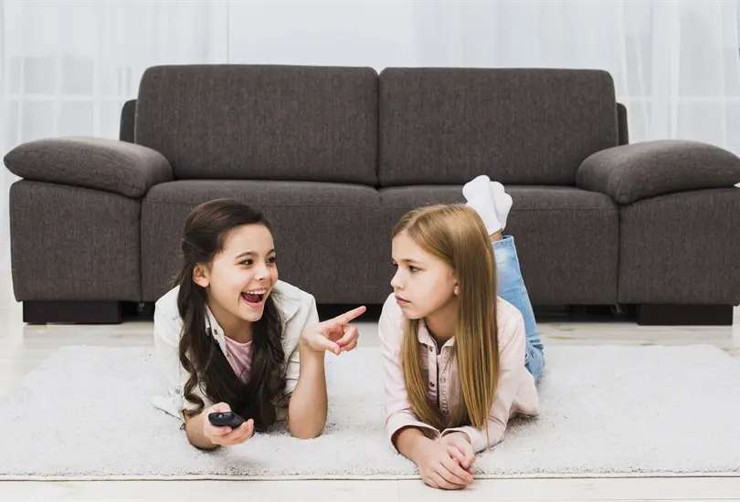 A lo largo de varios estudios descubrimos que la edad, la función social de los enunciados irónicos y diversos aspectos sociales influyen en su interpretación. A lo largo de varios estudios descubrimos que la edad, la función social de los enunciados irónicos y diversos aspectos sociales influyen en su interpretación.