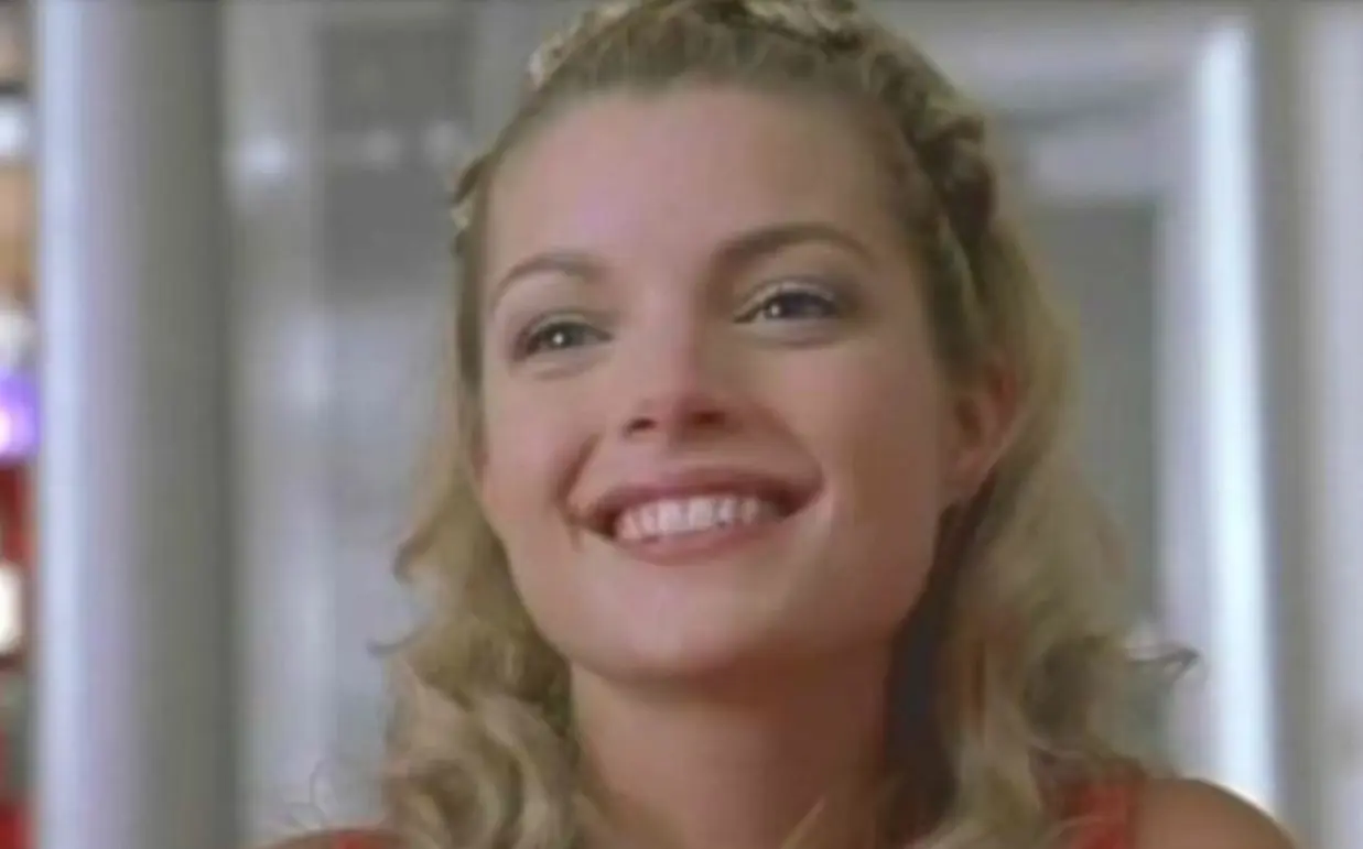Clare Kramer interpretó a Courtney