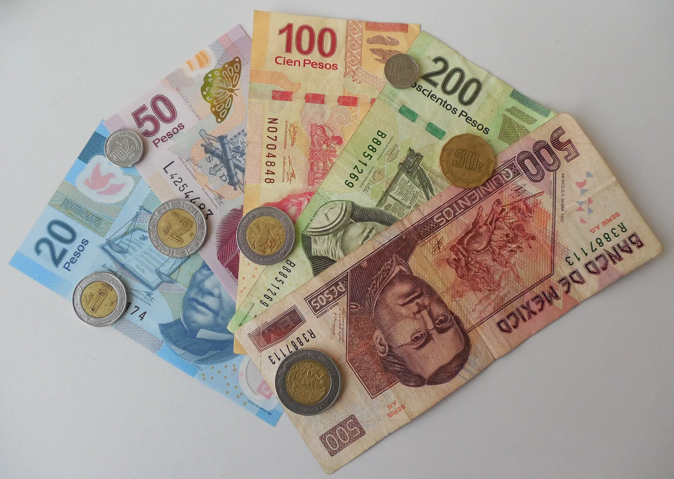 La moneda mexicana continúa mostrando fortaleza con una inflación relativamente controlada. Archivo.