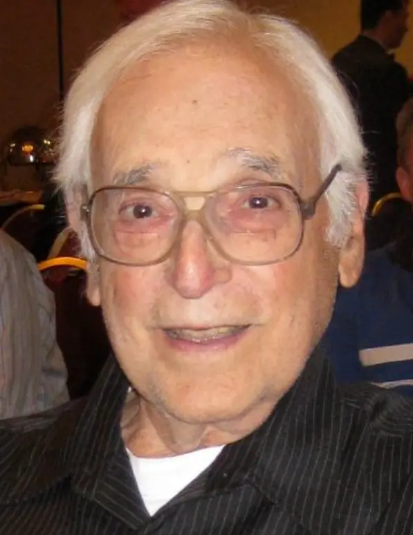 Falleció el 11 de septiembre de 2010 a la edad de 86 años por complicaciones de cáncer de próstata.