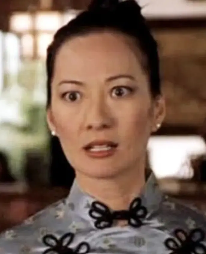 Rosalind Chao interpretó a Pei-Pei, la hija de la dueña del restaurante que lanza el hechizo a Anna y Tess.