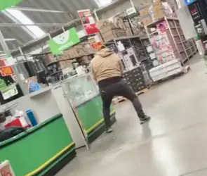 Comando armado irrumpe en Bodega Aurrera y se lleva celulares