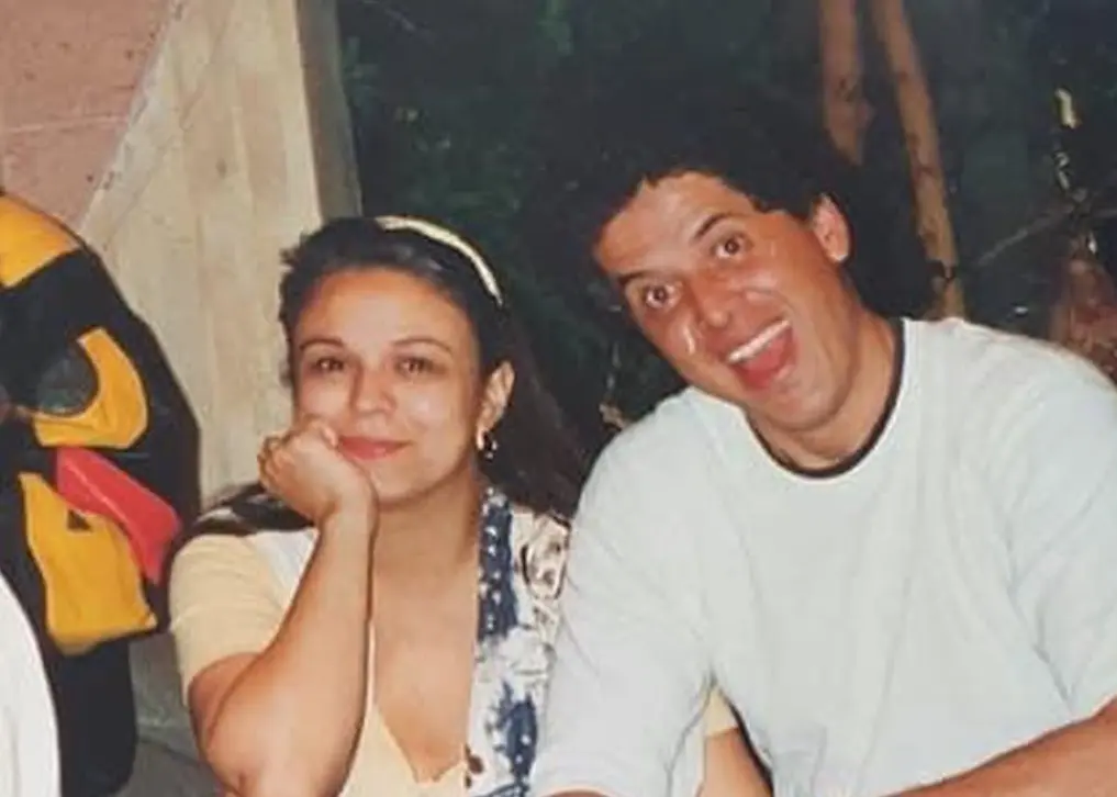 En 1991 se cas&oacute; con Mario Bezares, con quien tiene dos hijos: Alejandro y Alan.