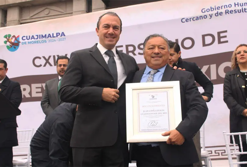 Carlos Orva&ntilde;anos dio el reconocimiento a Cuajimalpense del mes