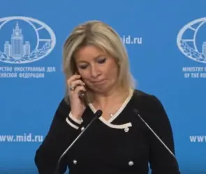 Orden de silencio: Portavoz del Kremlin es captada recibiendo instrucciones sobre misil disparado a Ucrania