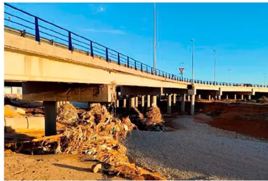 Así se ven las estructuras viales en Valencia España por causa del impacto de la DANA.