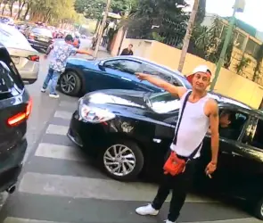 Franeleros desatan caos y cobran por acceso al Circuito Interior en Coyoacán