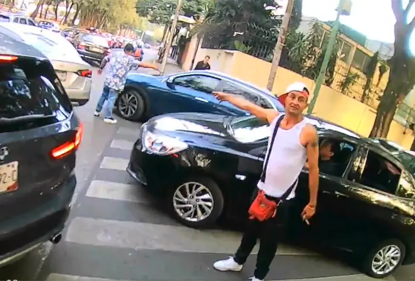 Franeleros cobran por acceso al Circuito Interior en Coyoac&aacute;n