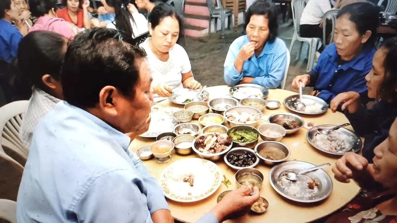  Ziona Chana con parte de su familia 