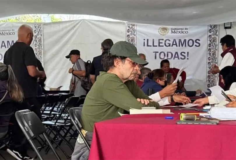Usuarios de redes sociales criticaron a Gabriel Quadri por registrarse en la Pensi&oacute;n del Bienestar.