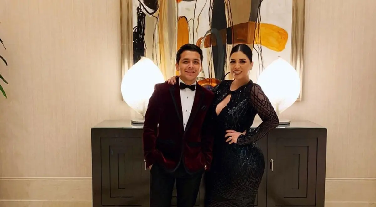  Christian Nodal y su mamá 