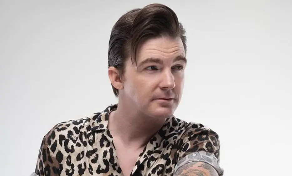 Ahora tiene 38 años. Tiene un hijo y se ha enfocado en la música. También ha realizado cameos en algunas series y pasa largas temporadas en México, donde tiene miles de fans.