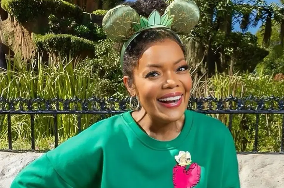 Ahora tiene 53 años. Ha participado en películas como Vengadores: Endgame y Desencantada.