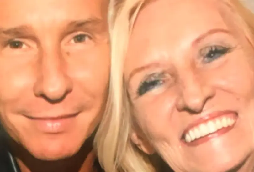 Erik Rub&iacute;n junto a su madre.