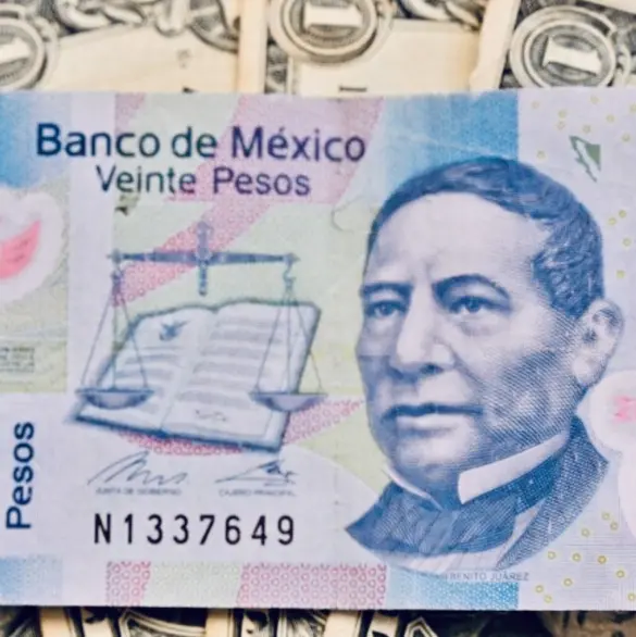 Peso mexicano se desploma tras amenaza de arancel del 25% de Trump