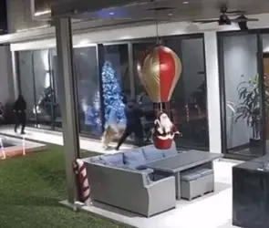 Momentos de terror: Mujer evita que cuatro hombres encapuchados ingresen a su casa en zona exclusiva de Monterrey