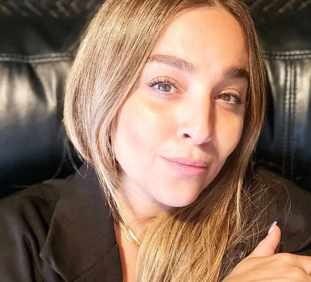 En 2003 se convirti&oacute; en vocalista de la banda The Raz.