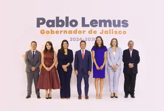 Pablo Lemus presenta a parte de su equipo de trabajo.