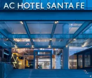 Tragedia en Santa Fe: Pareja muere tras caer del tercer piso de un hotel