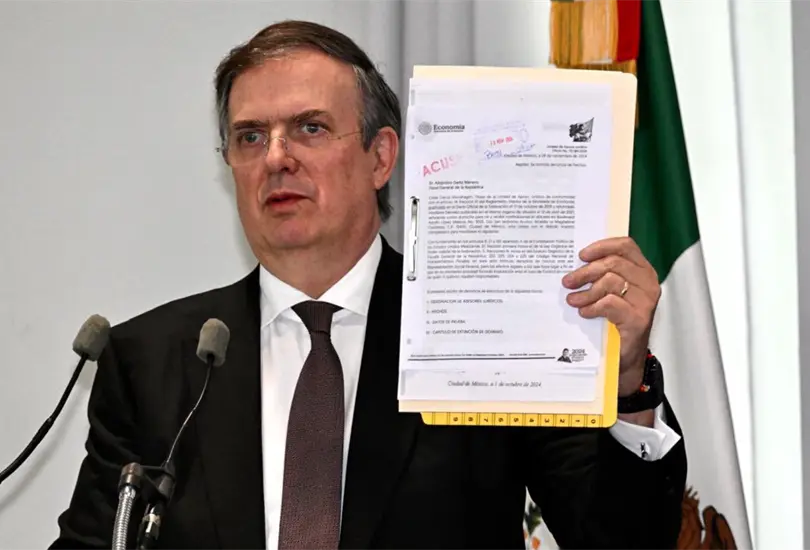 Ebrard cancelar&aacute; patentes de agentes aduanales por productos ilegales
