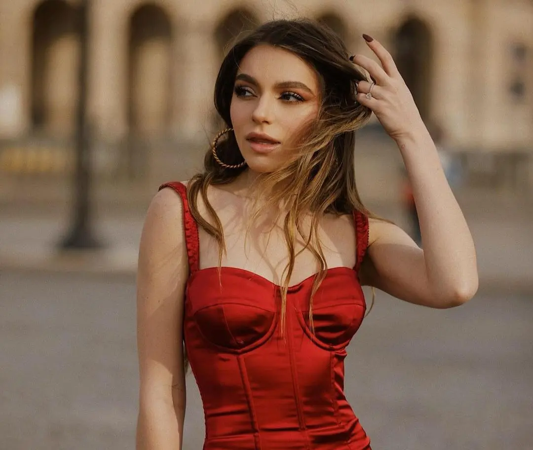 Obtuvo su primer papel protagónico en Estados Unidos en la película 'Snag: Chapter One'.<br>