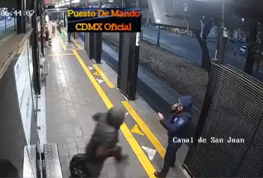 La policía estaba dentro de la estación.