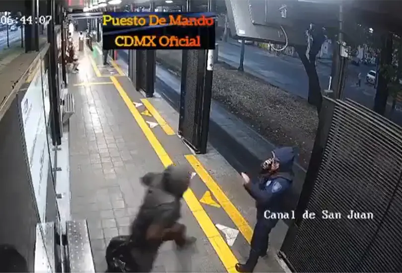 La polic&iacute;a estaba dentro de la estaci&oacute;n.