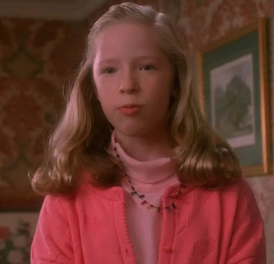 Angela Goethals interpretó a Linnie McCallister, hermana de Kevin